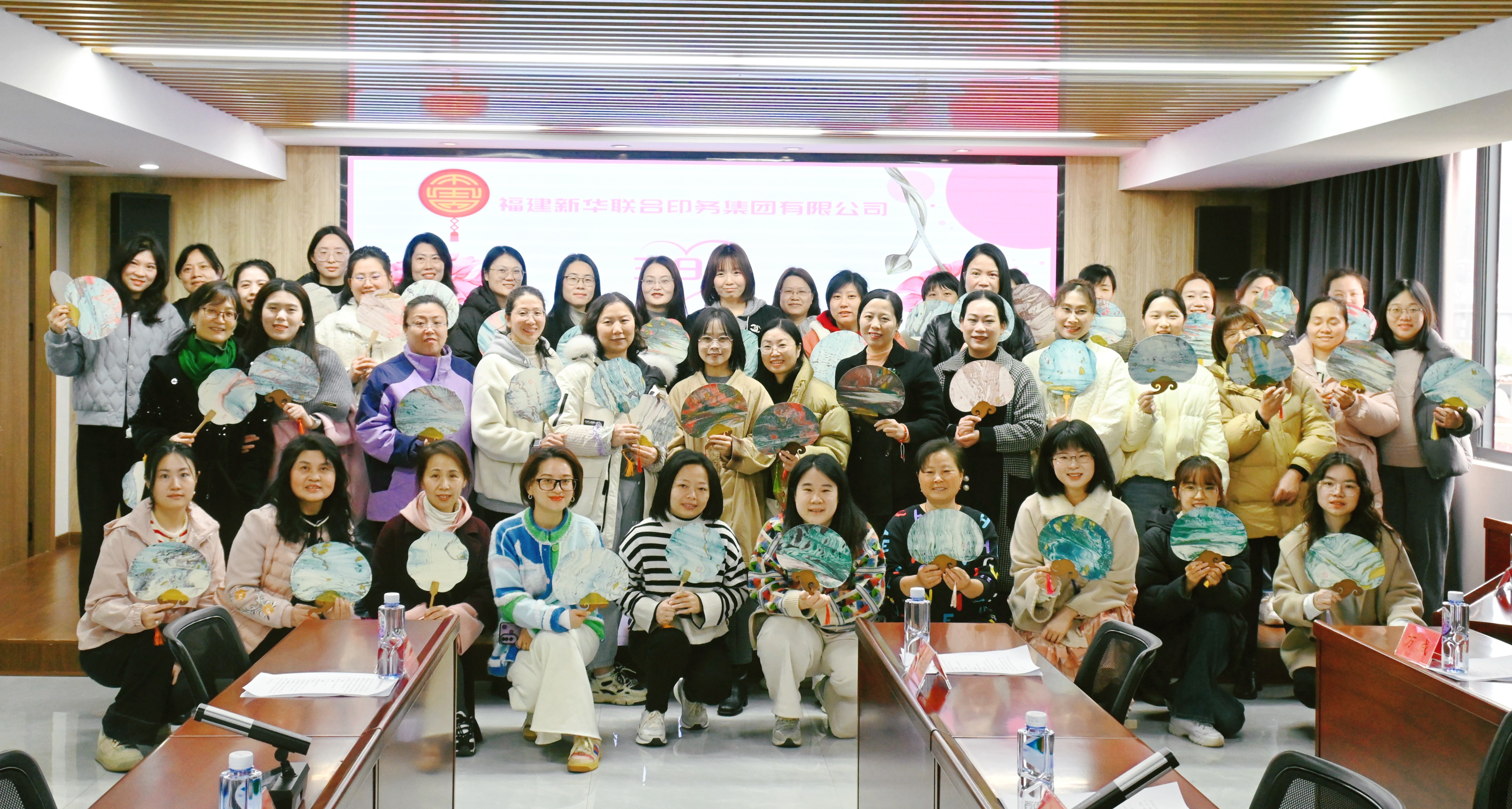 巧手绘春意，古韵绽芳华 | 印务集团开展三八妇女节非遗手作活动